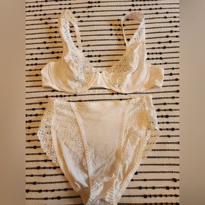 Embroidered underwire and matching panty